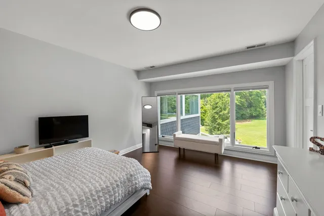 $1,949,000 | 620 West Old Elm Road, Lake Forest, IL 60045