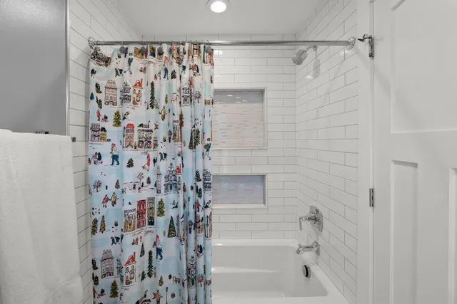 $1,949,000 | 620 West Old Elm Road, Lake Forest, IL 60045