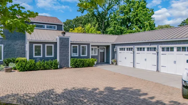 $1,949,000 | 620 West Old Elm Road, Lake Forest, IL 60045