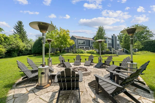 $1,949,000 | 620 West Old Elm Road, Lake Forest, IL 60045