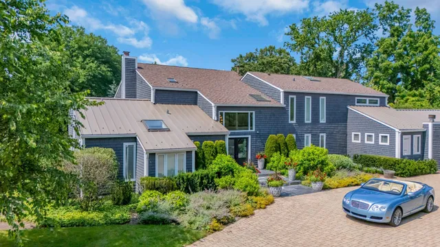 $1,949,000 | 620 West Old Elm Road, Lake Forest, IL 60045