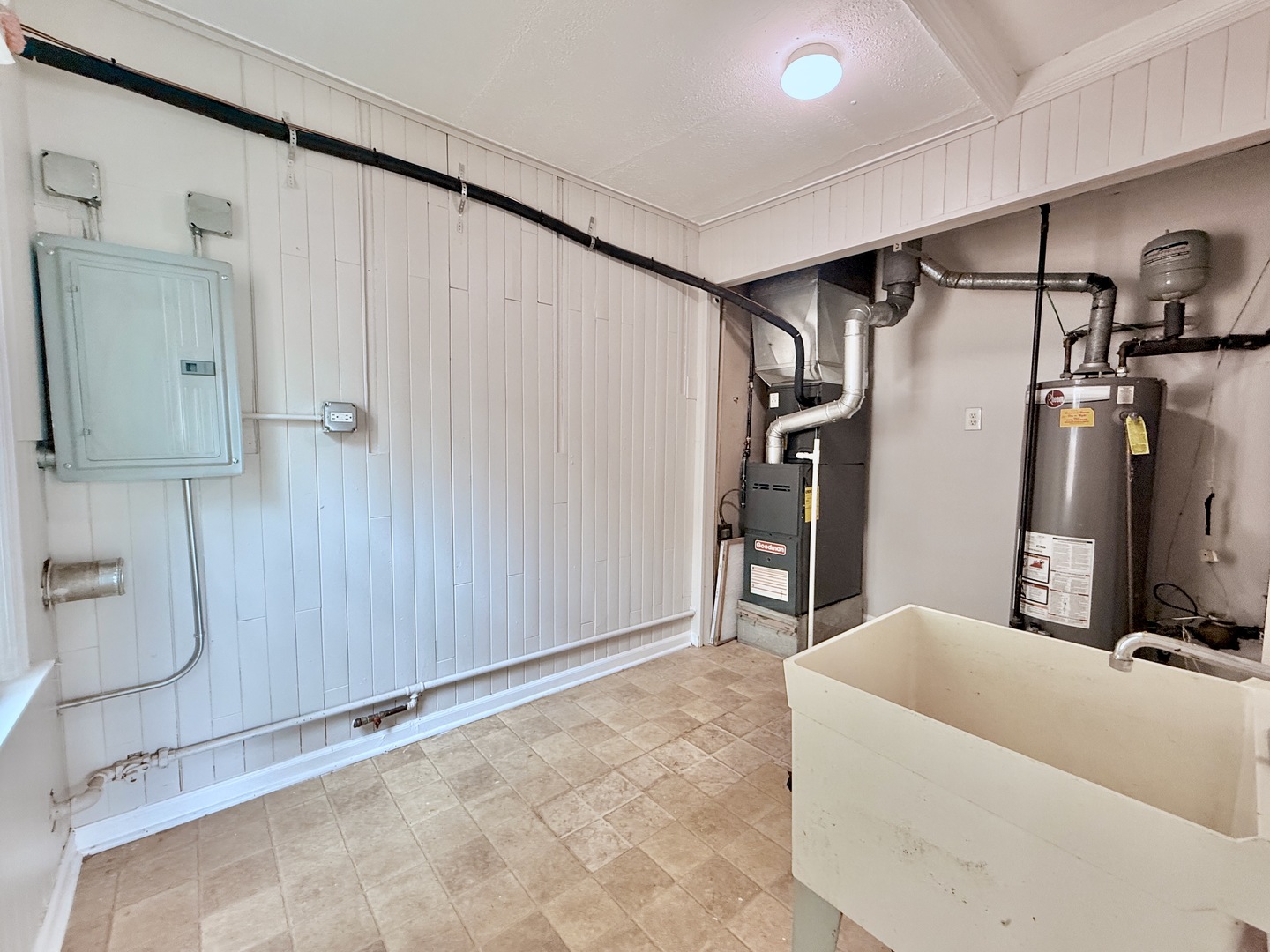 16784 Crane Avenue Hazel Crest, IL 60429 - Photo 17 of 24 a bedroom with a bed and a mirror