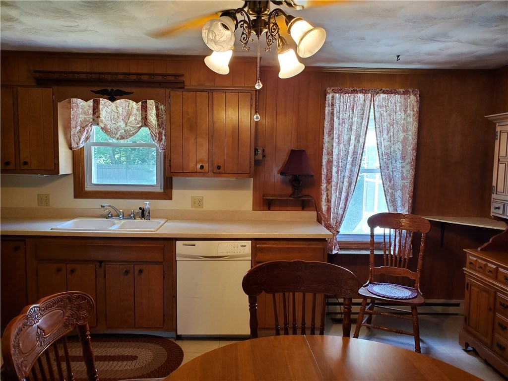 47 Ray Avenue Woonsocket, RI 02895 - Photo 8 of 36 Gallery Image 8