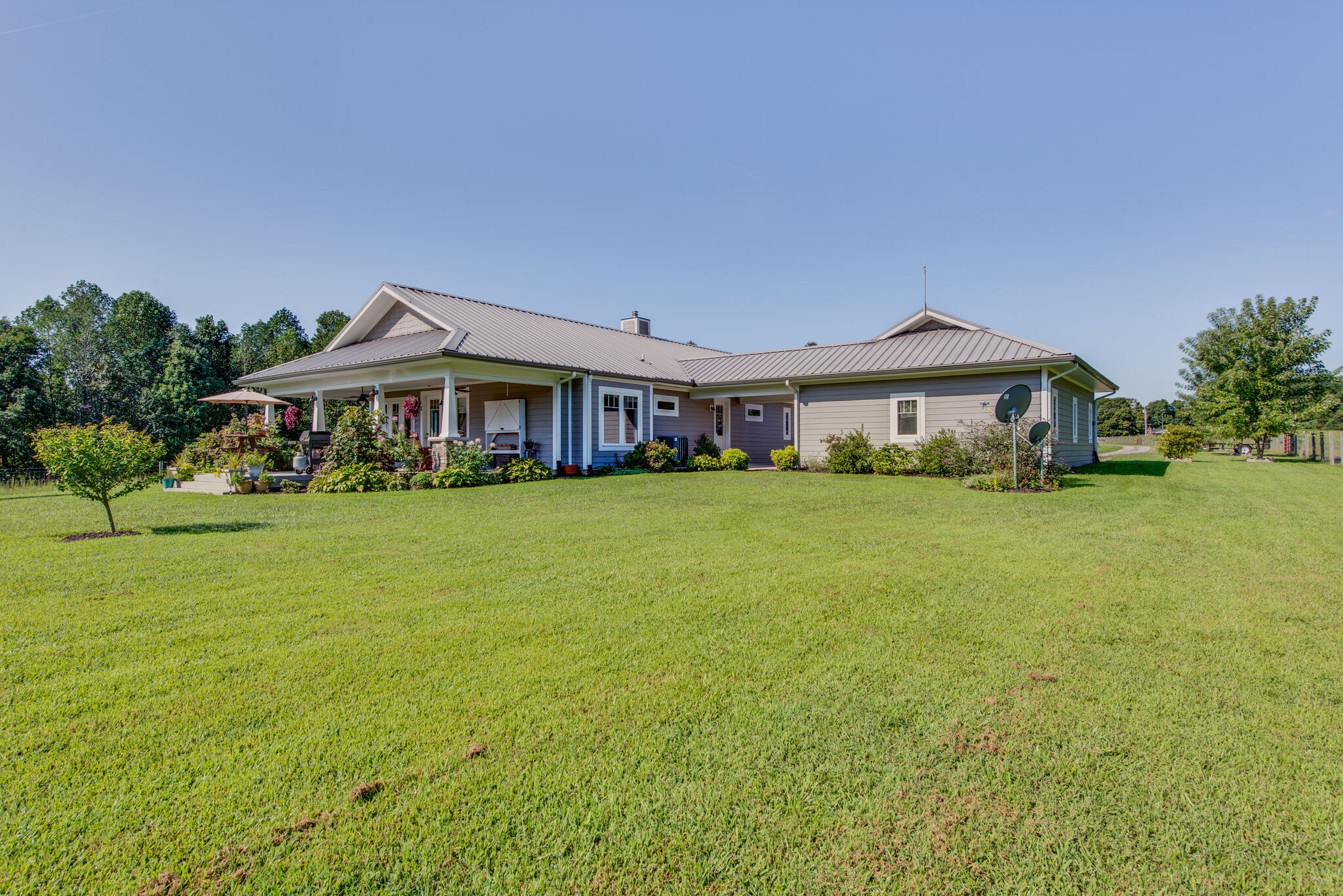 5062 Cathey Ridge Road Manchester, TN 37355 - Photo 2 of 47 a front view of a house with a yard