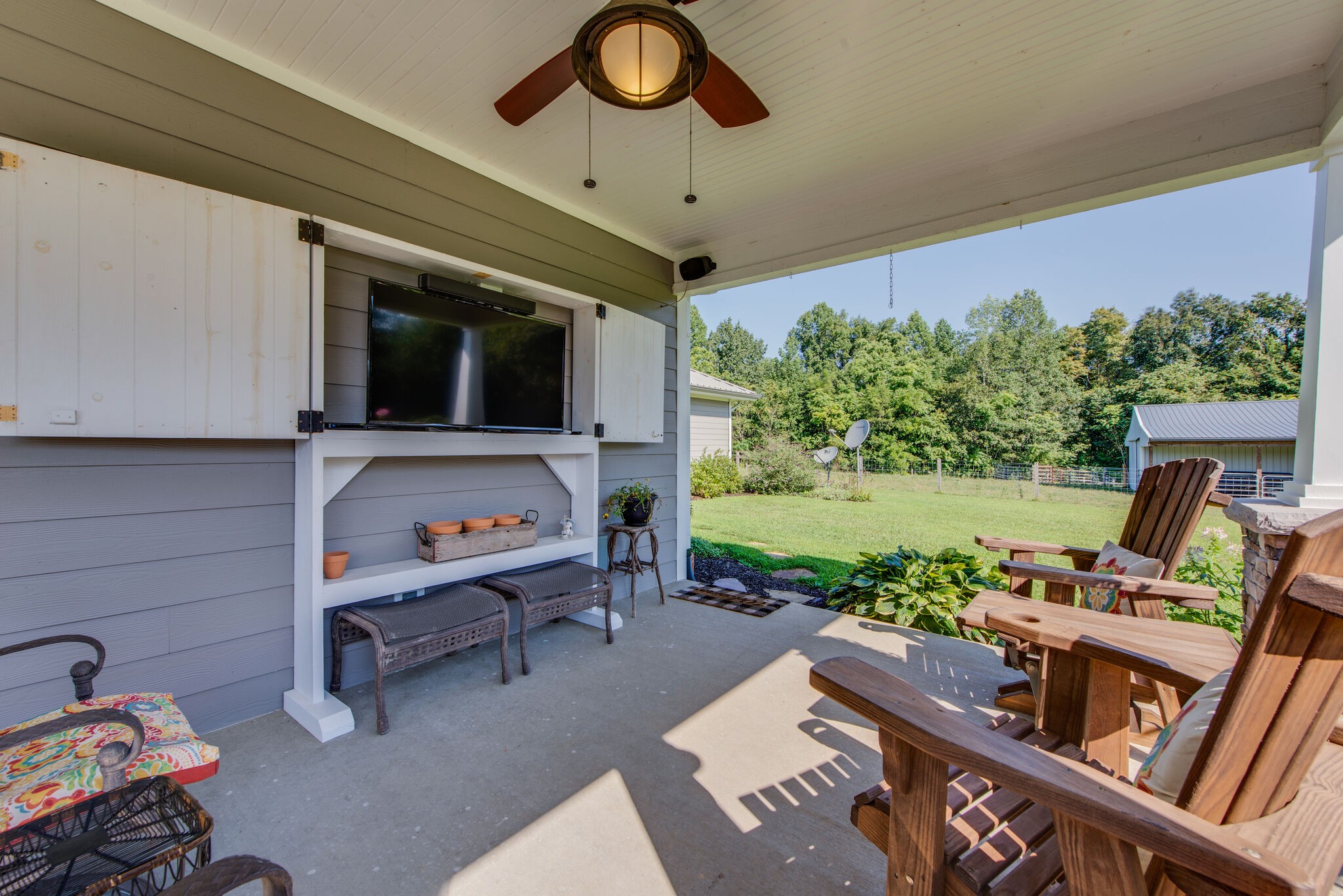 5062 Cathey Ridge Road Manchester, TN 37355 - Photo 32 of 47 a view of living room filled with furniture and garden