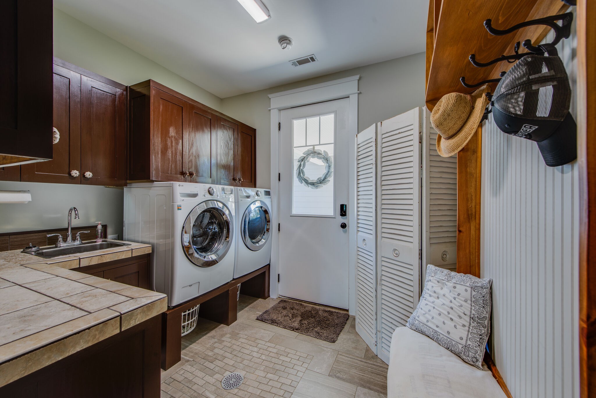 5062 Cathey Ridge Road Manchester, TN 37355 - Photo 37 of 47 a utility room with sink dryer and washer