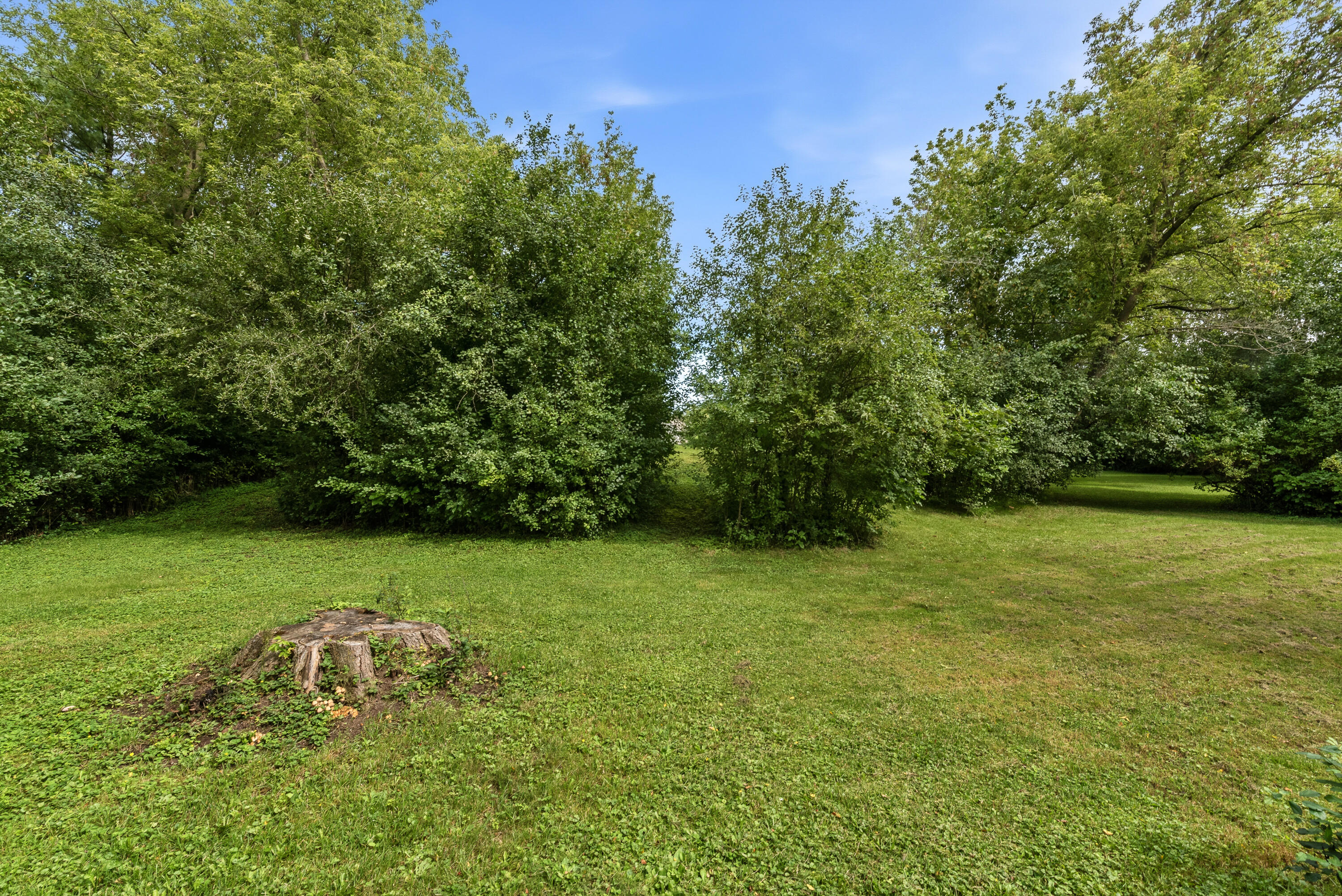 4418 West Mequon Road Mequon, WI 53092 - Photo 33 of 37 yard