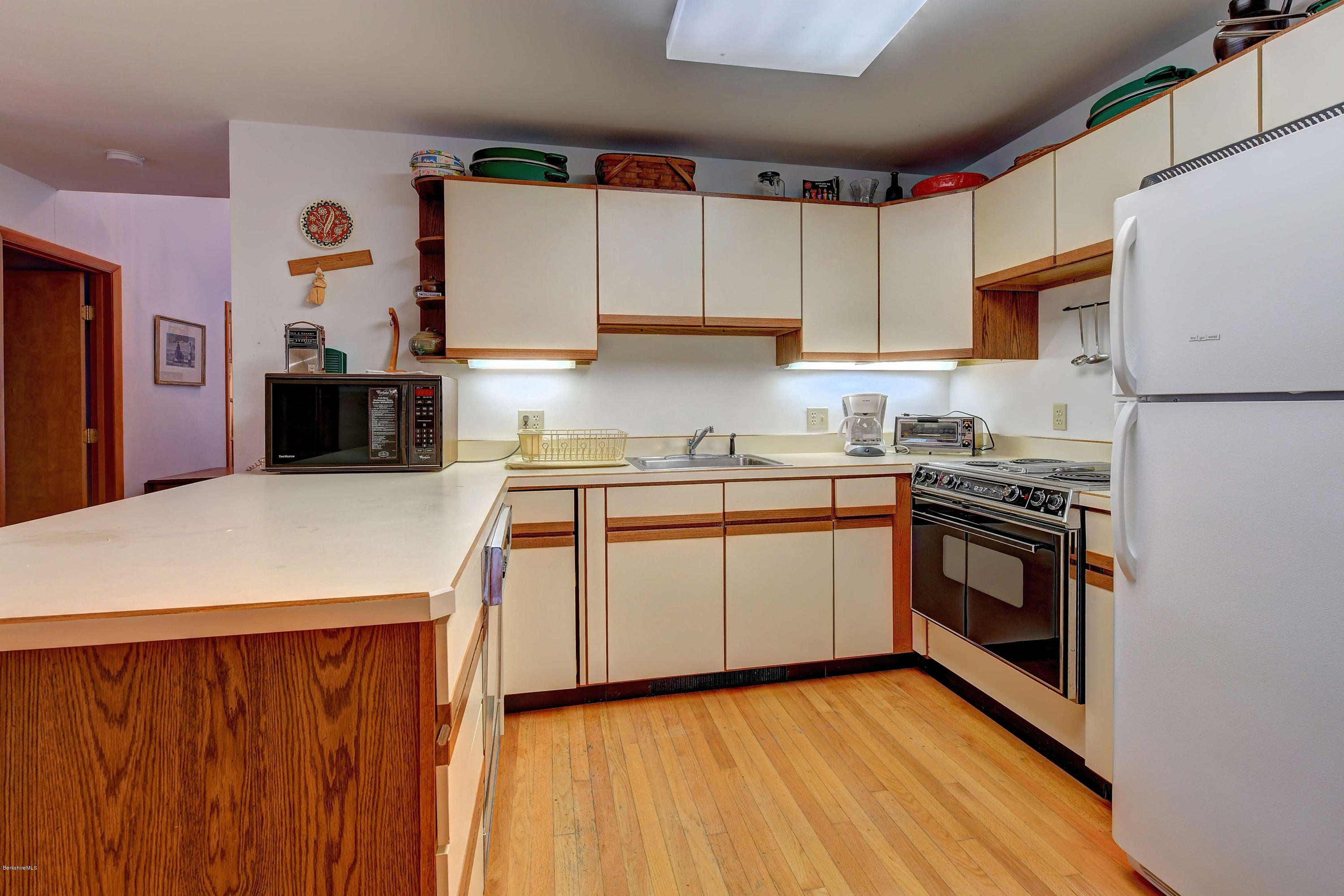 19 Corashire Road Monterey, MA 01245 - Photo 13 of 34 13-Kitchen