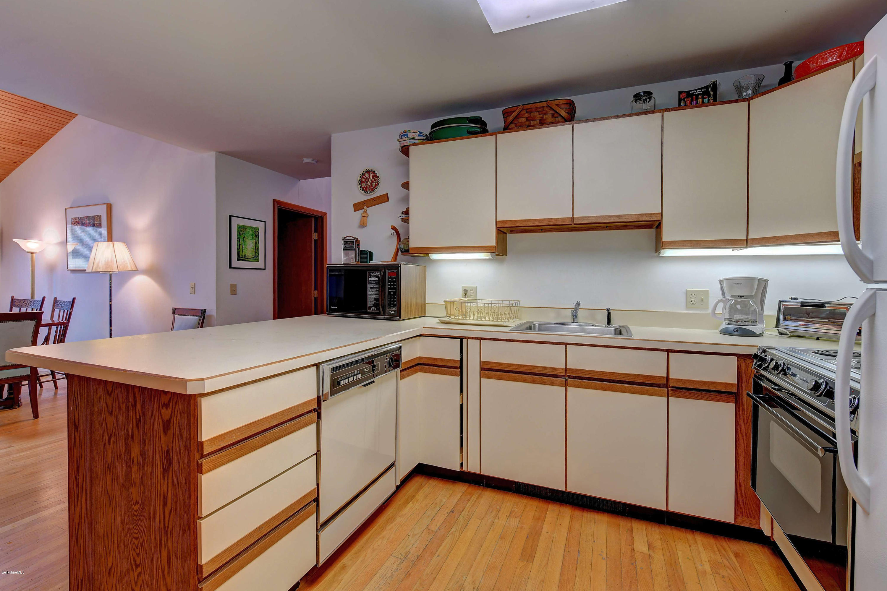 19 Corashire Road Monterey, MA 01245 - Photo 14 of 34 14-Kitchen