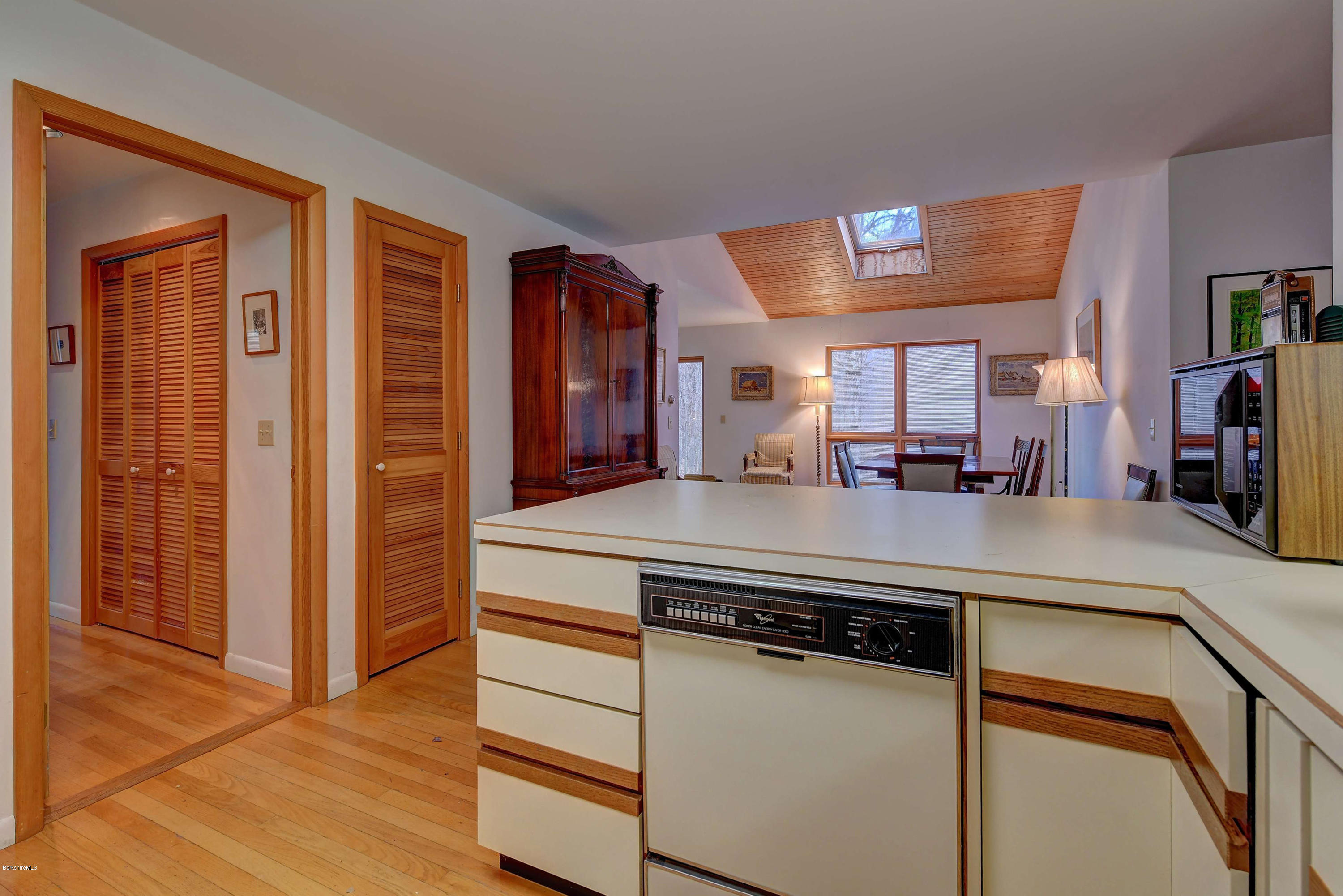 19 Corashire Road Monterey, MA 01245 - Photo 15 of 34 15-Kitchen