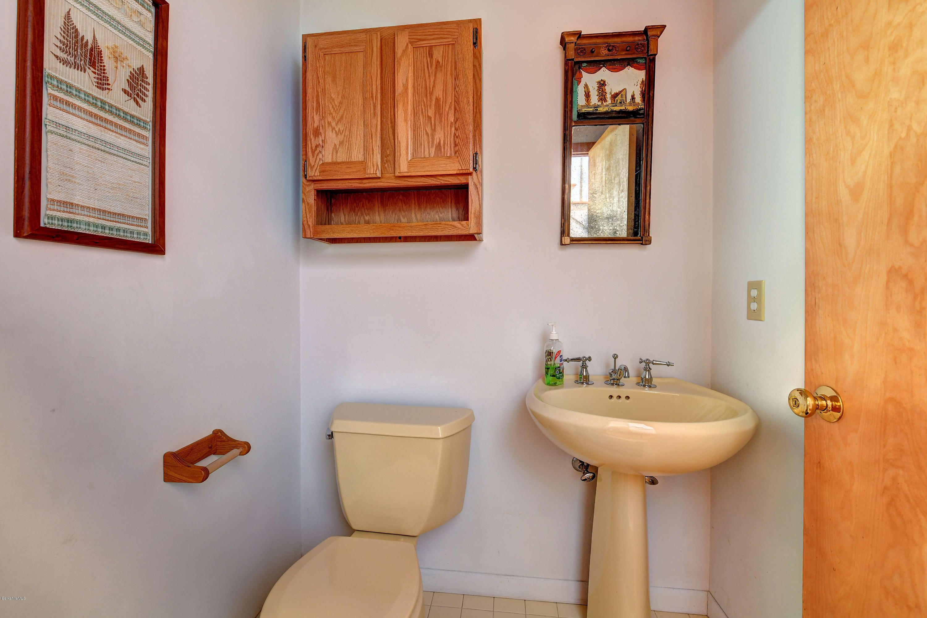 19 Corashire Road Monterey, MA 01245 - Photo 19 of 34 21-Powder Room