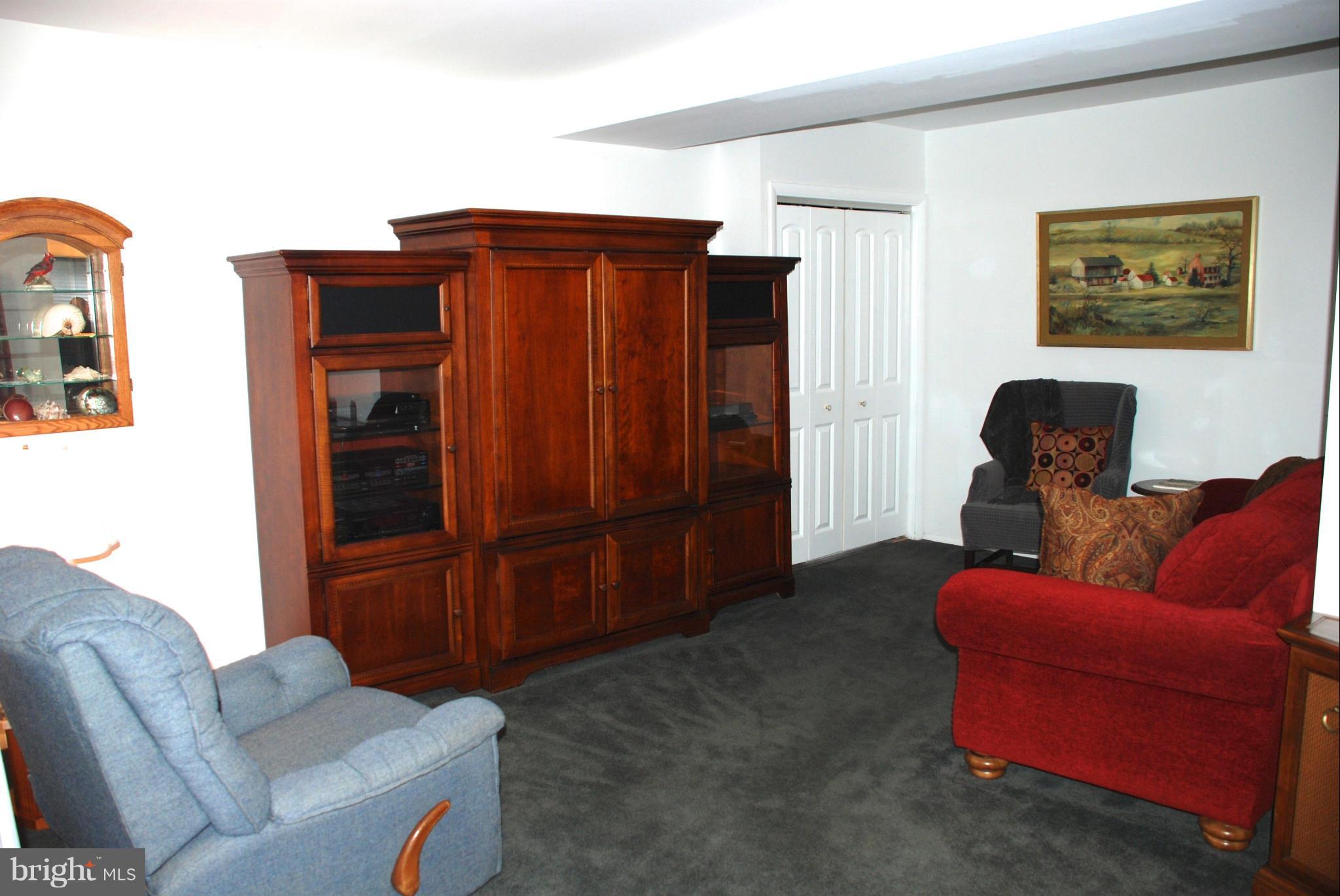 521 Epsom Road, Unit TC Towson, MD 21286 - Photo 7 of 19 Living Room