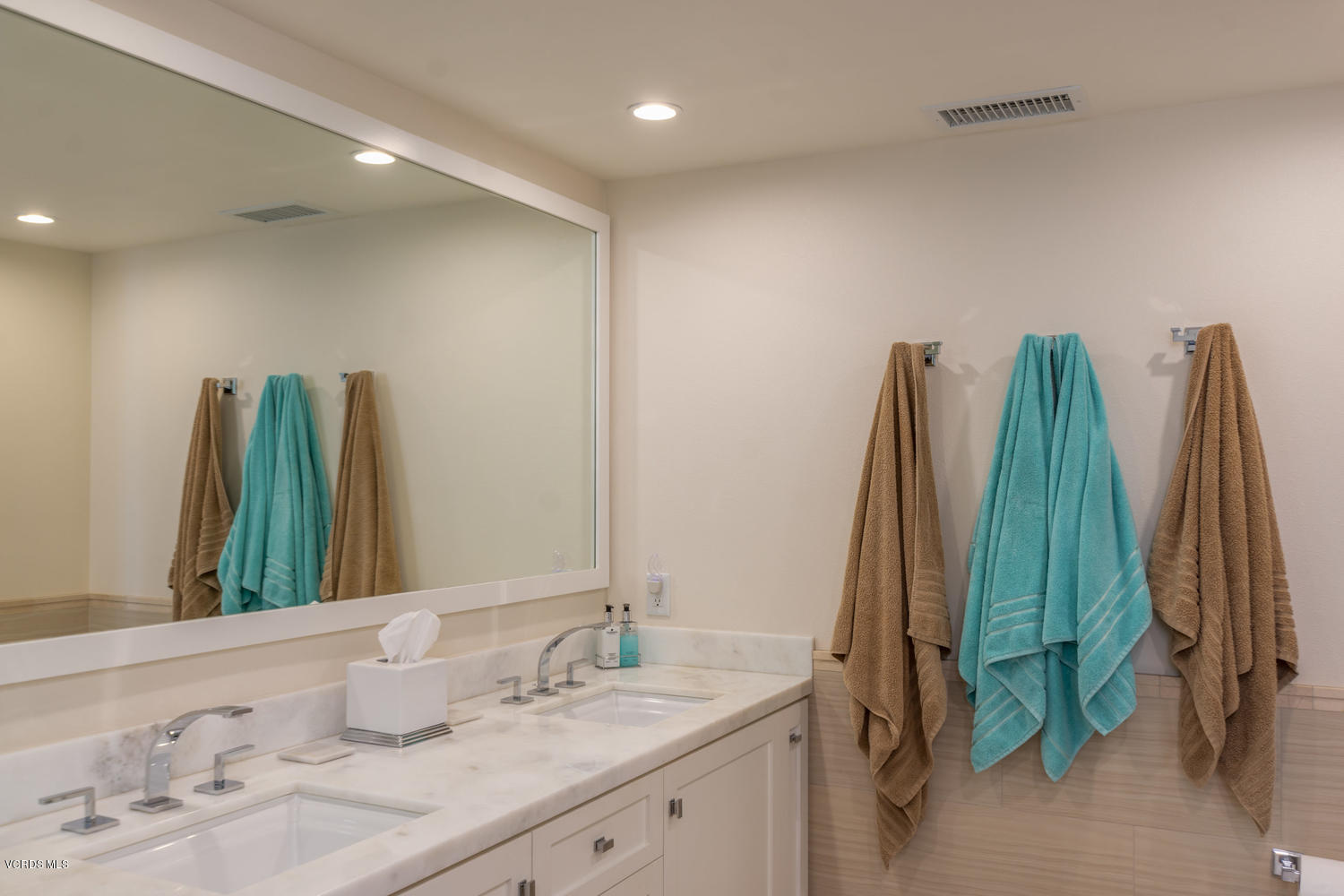 2005 Kingsbridge Way Oxnard, CA 93035 - Photo 17 of 33 2005 Kingsbridge Way Oxnard CA-022-19-Ki