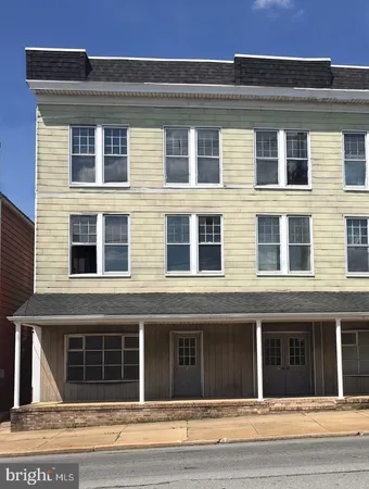 $825 | 17 East Main Street, Unit 10, Dallastown, PA 17313