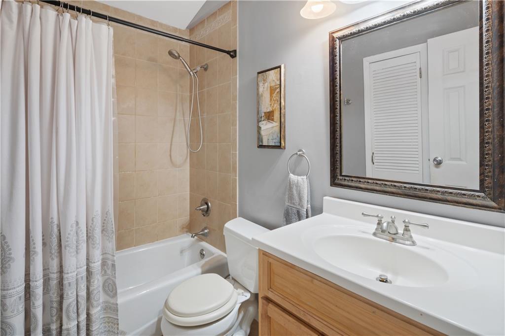 213 East Hampton Road Babylon, NY 11757 - Photo 21 of 30 Gallery Image 21