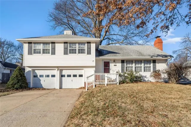 $325,000 | 8712 Conser Street, Overland Park, KS 66212