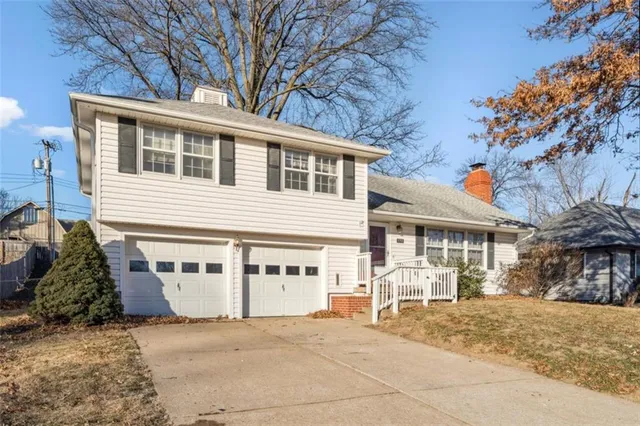 $325,000 | 8712 Conser Street, Overland Park, KS 66212