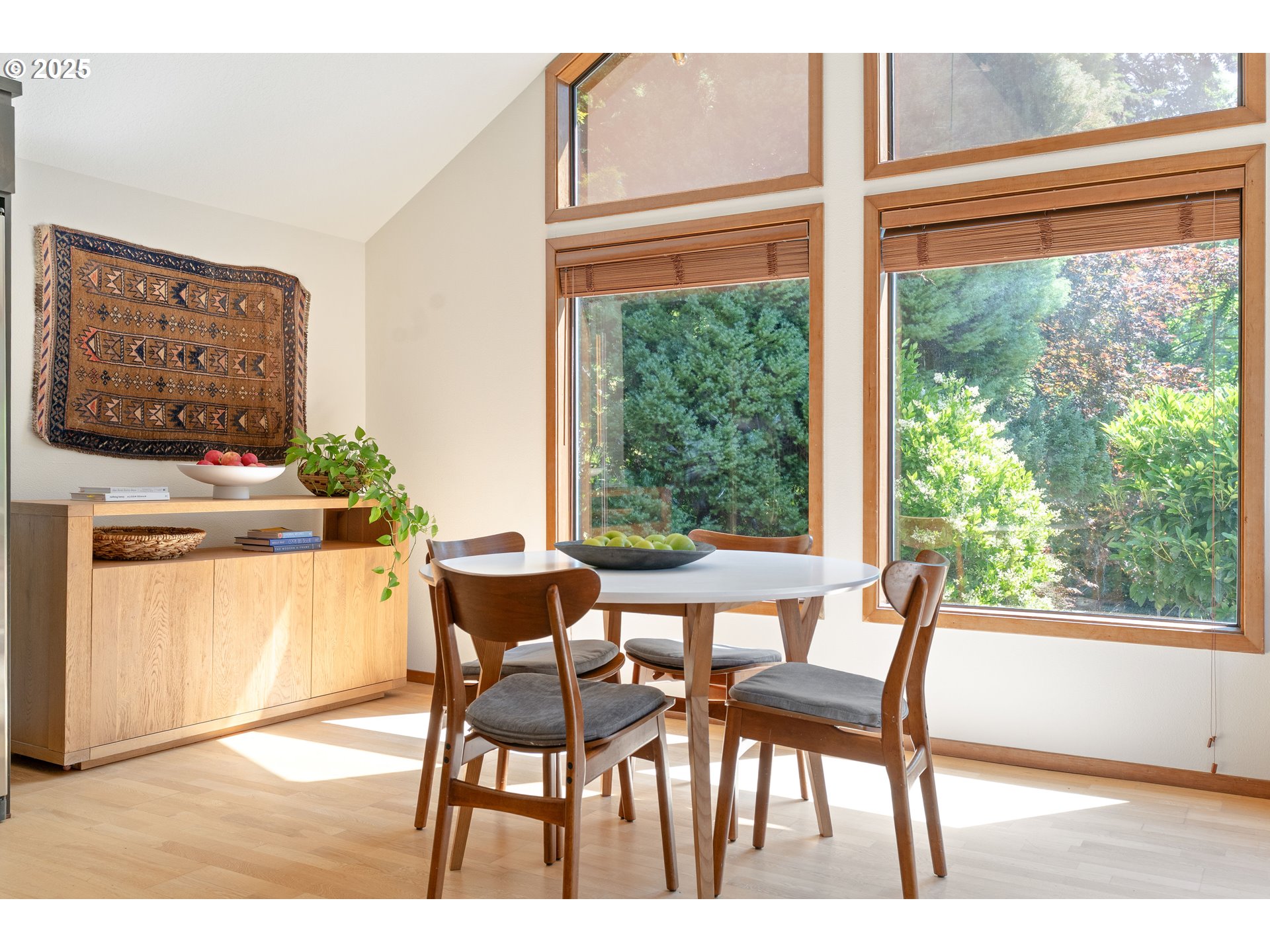 511 Southwest Colony Drive Portland, OR 97219 - Photo 13 of 46 a dining room with furniture and window