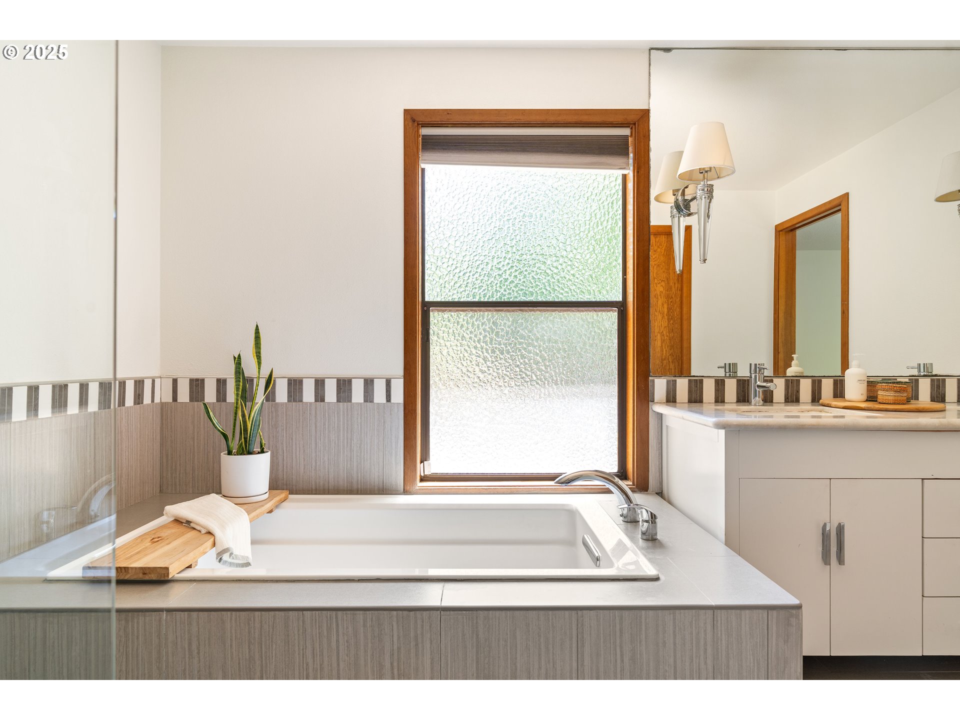 511 Southwest Colony Drive Portland, OR 97219 - Photo 22 of 46 a view of a bathroom with a tub and sink
