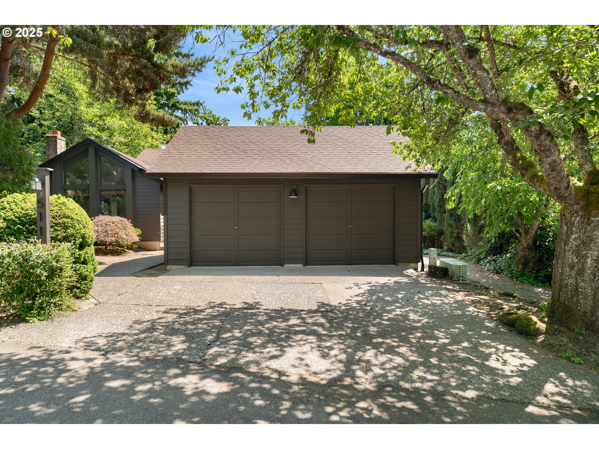 511 Southwest Colony Drive Portland, OR 97219 - Photo 39 of 46 a house view with a outdoor space