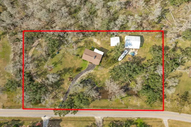 a view of entryway with outdoor space