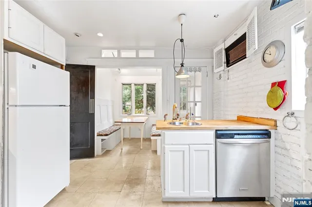 $399,999 | 363 Kaplan Avenue, Hackensack, NJ 07601