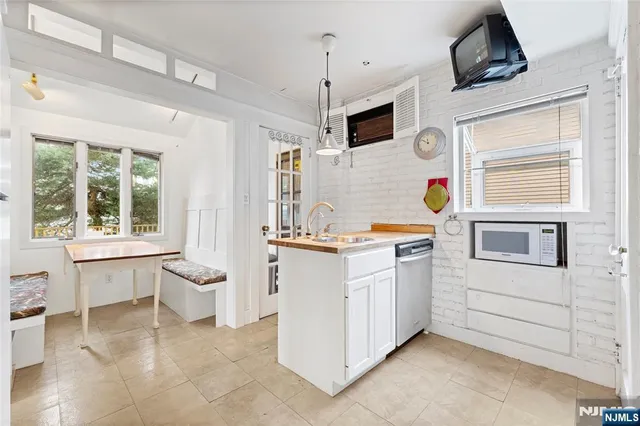 $399,999 | 363 Kaplan Avenue, Hackensack, NJ 07601