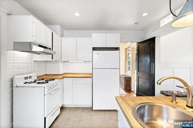 $399,999 | 363 Kaplan Avenue, Hackensack, NJ 07601