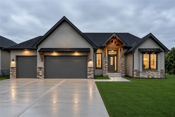 $830,000 | 2615 Northeast 91st Place, Kansas City, MO 64156