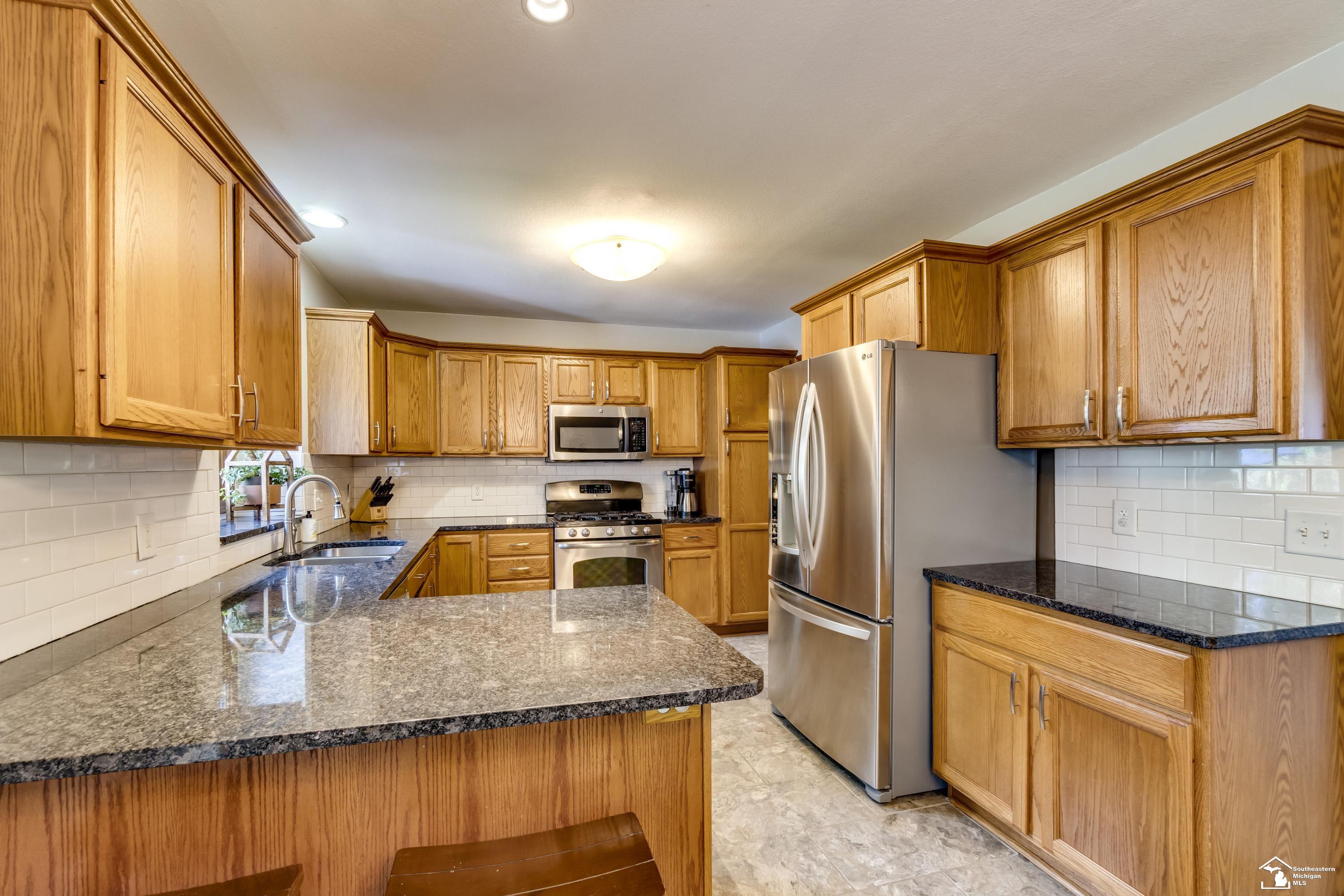 908 Eagle Ridge Trail Temperance, MI 48182 - Photo 2 of 47 Gallery Image 2