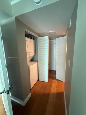 a view of utility room