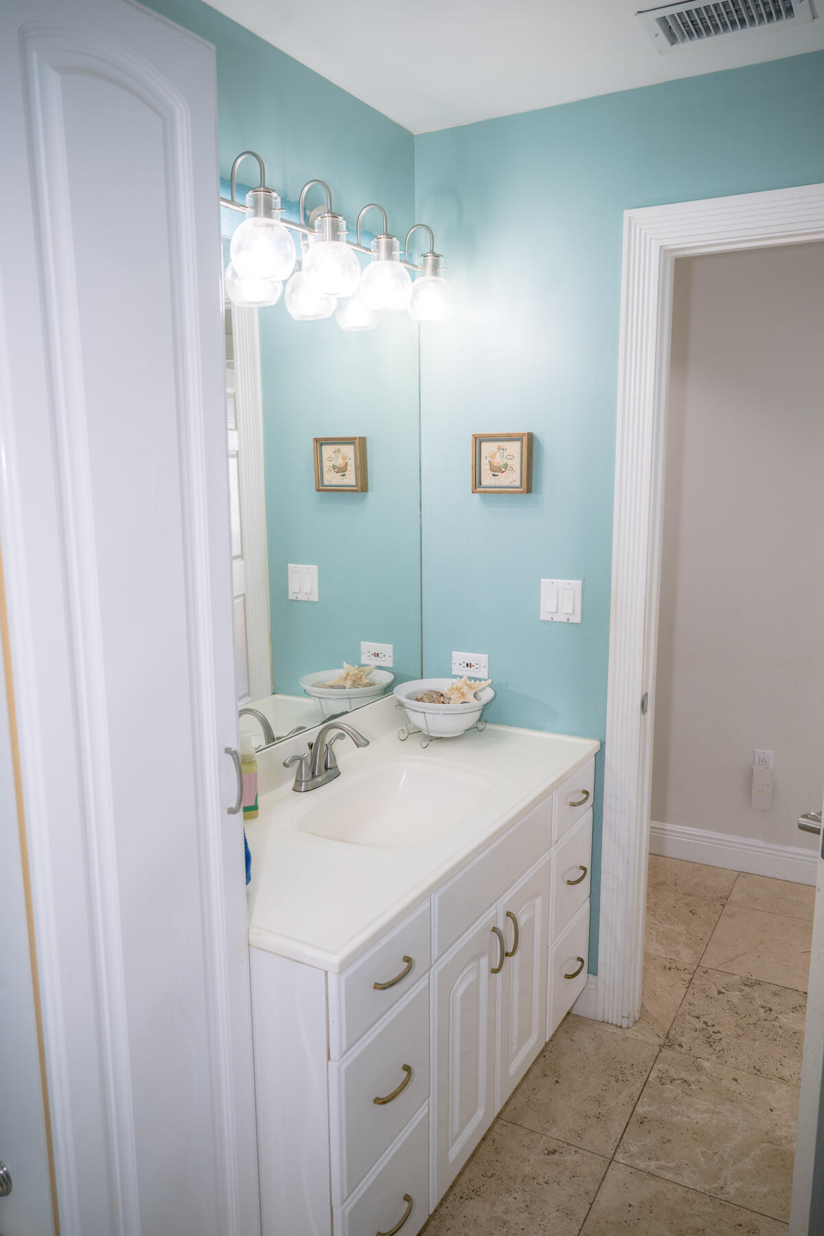 464 Lime Drive Key Largo, FL 33037 - Photo 33 of 96 a bathroom with a sink and a mirror
