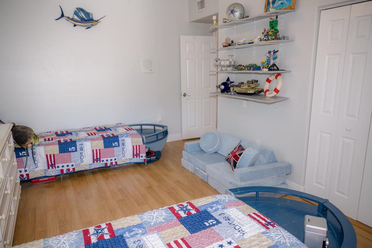 464 Lime Drive Key Largo, FL 33037 - Photo 37 of 96 a bed room with a bed and a book shelf