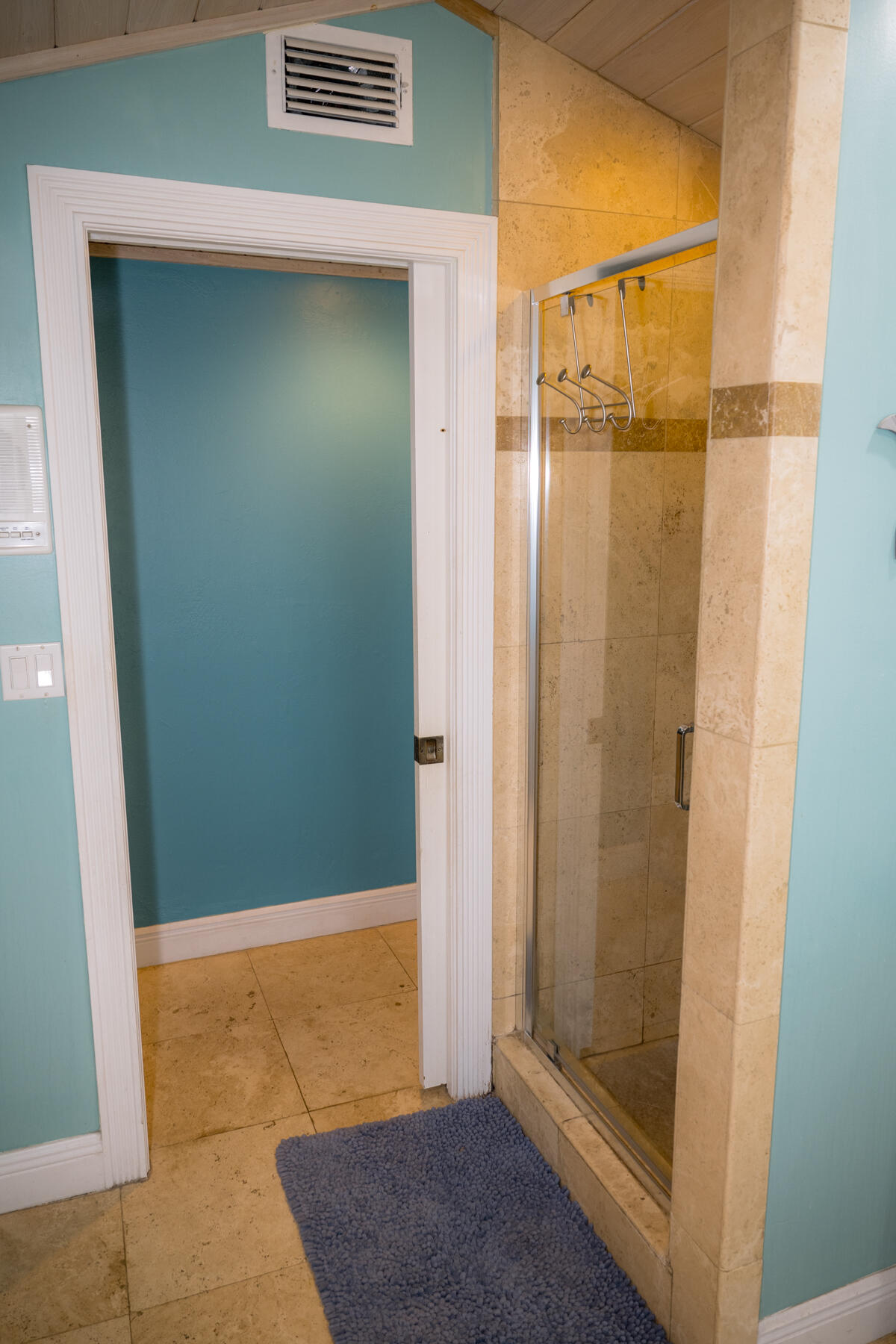 464 Lime Drive Key Largo, FL 33037 - Photo 52 of 96 a view of walk in closet