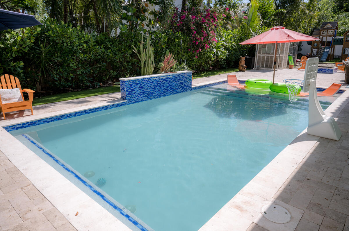 464 Lime Drive Key Largo, FL 33037 - Photo 75 of 96 a view of swimming pool with lawn chairs under an umbrella