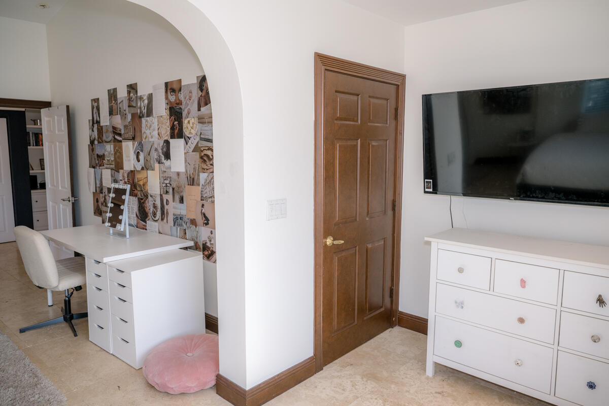 464 Lime Drive Key Largo, FL 33037 - Photo 85 of 96 a living room with furniture and a flat screen tv