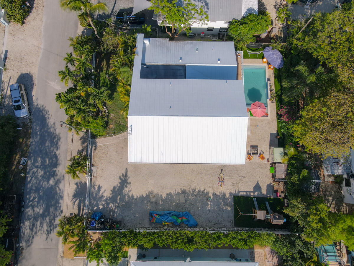 464 Lime Drive Key Largo, FL 33037 - Photo 95 of 96 an aerial view of a house with a yard