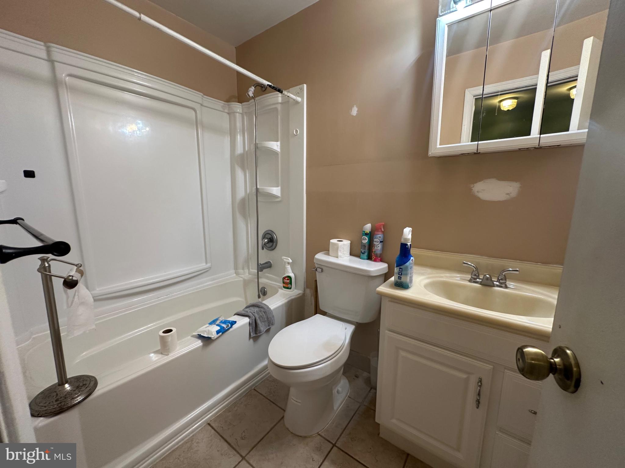 5619 Courtneys Corner Road Sumerduck, VA 22742 - Photo 10 of 29 Full bath in hallway