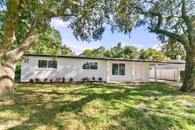 a view of a house with a big yard