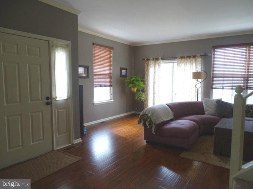 20 Country Road Perkasie, PA 18944 - Photo 5 of 19 Living Room