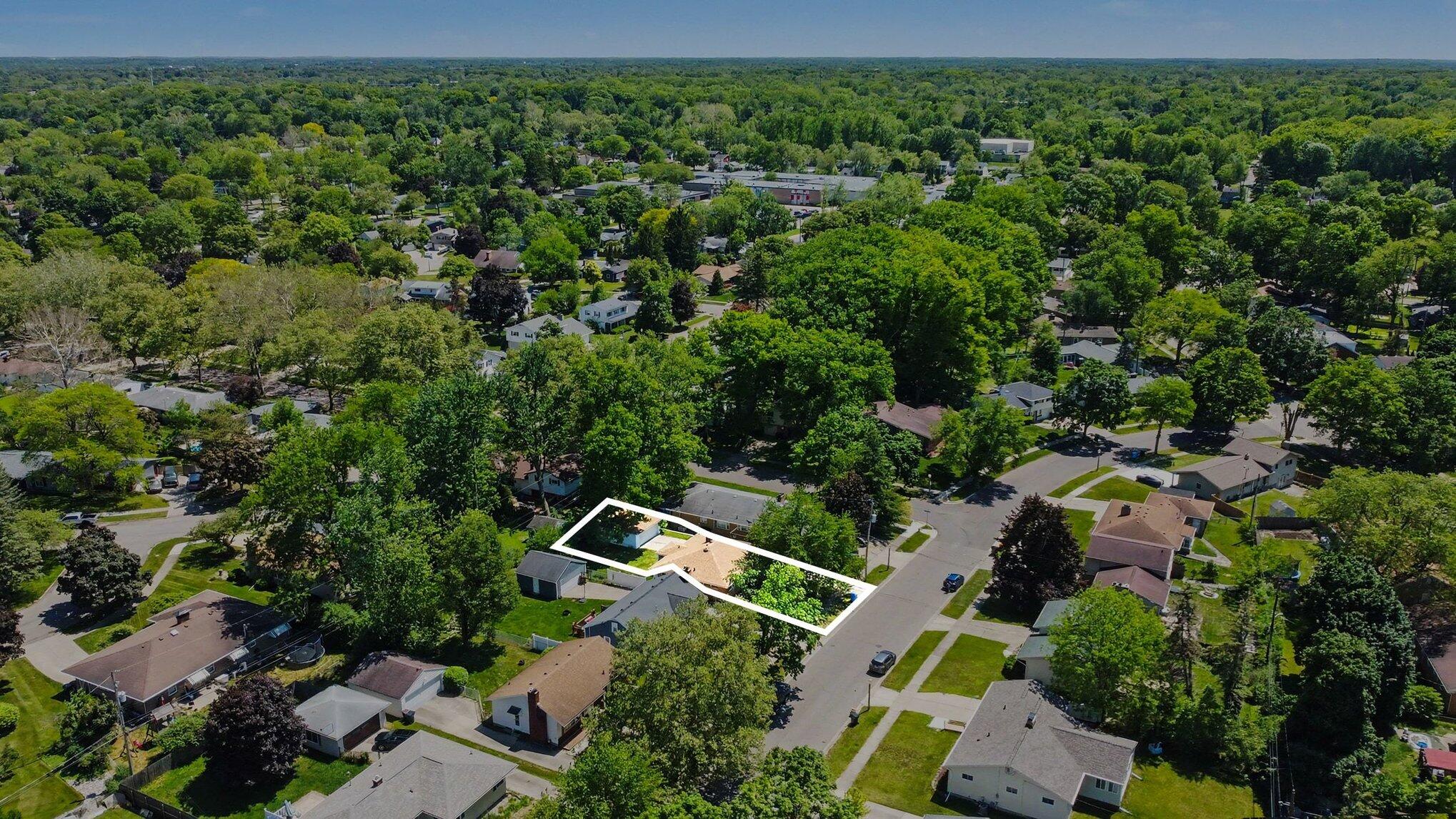 2117 Edwin Place Lansing, MI 48911 - Photo 11 of 37 027_file_8148