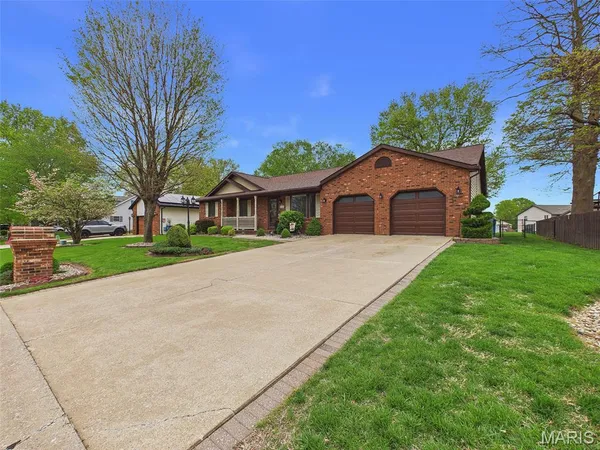 $335,000 | 193 Meadow Drive, Bethalto, IL 62010