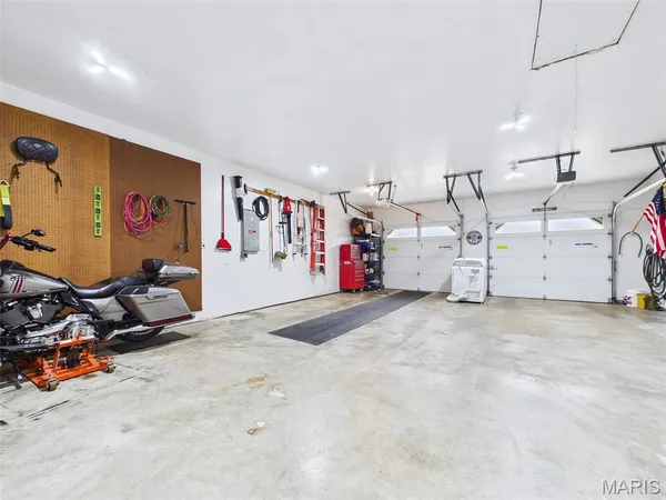 $335,000 | 193 Meadow Drive, Bethalto, IL 62010