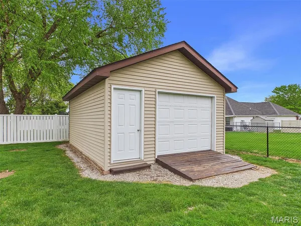 $335,000 | 193 Meadow Drive, Bethalto, IL 62010