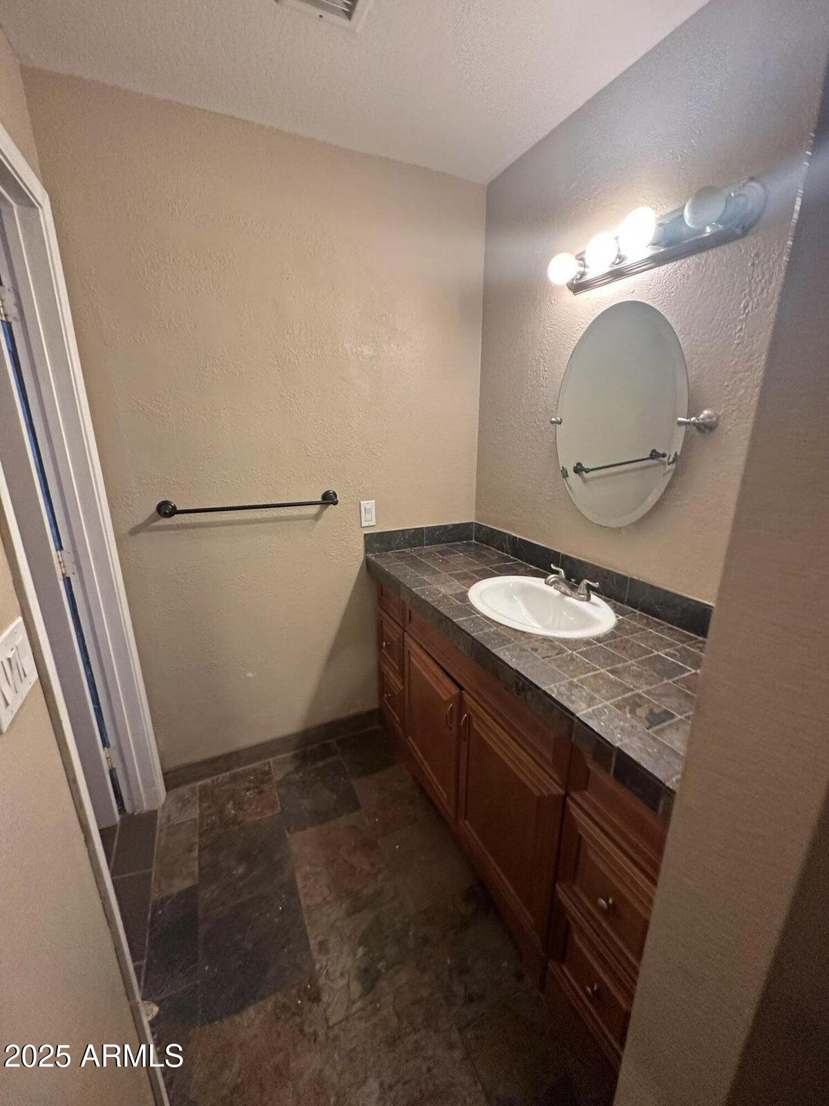 4934 West Grovers Avenue Glendale, AZ 85308 - Photo 4 of 11 IMG_6141