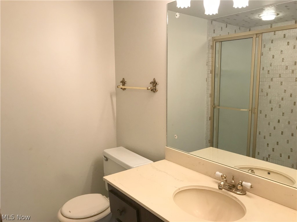 3701 Mayfield Road, Unit 211 Cleveland Heights, OH 44121 - Photo 27 of 35 Second Bathroom