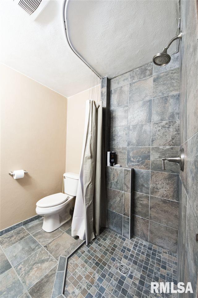 3900 Sheridan Road Pekin, IL 61554 - Photo 3 of 36 Gallery Image 3