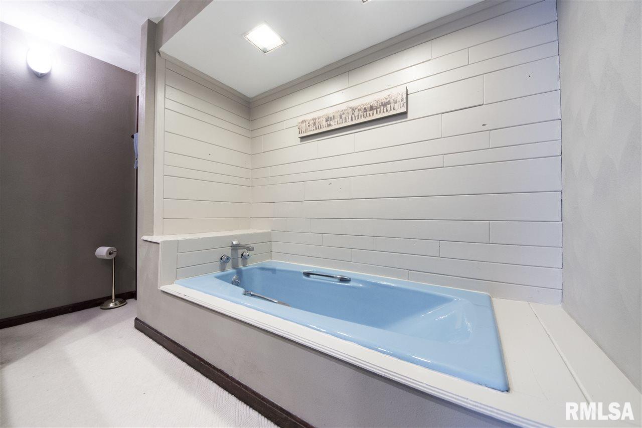 3900 Sheridan Road Pekin, IL 61554 - Photo 4 of 36 Gallery Image 4
