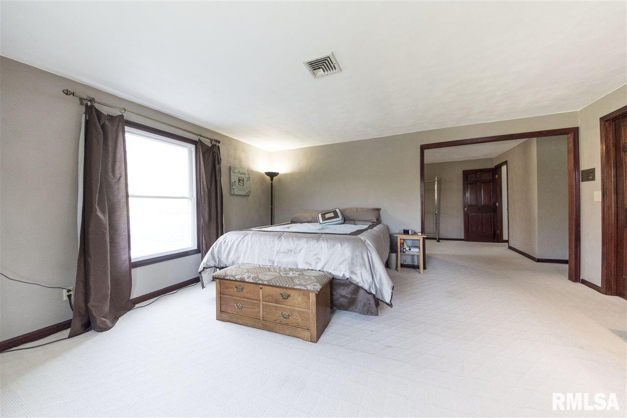 3900 Sheridan Road Pekin, IL 61554 - Photo 7 of 36 Gallery Image 7