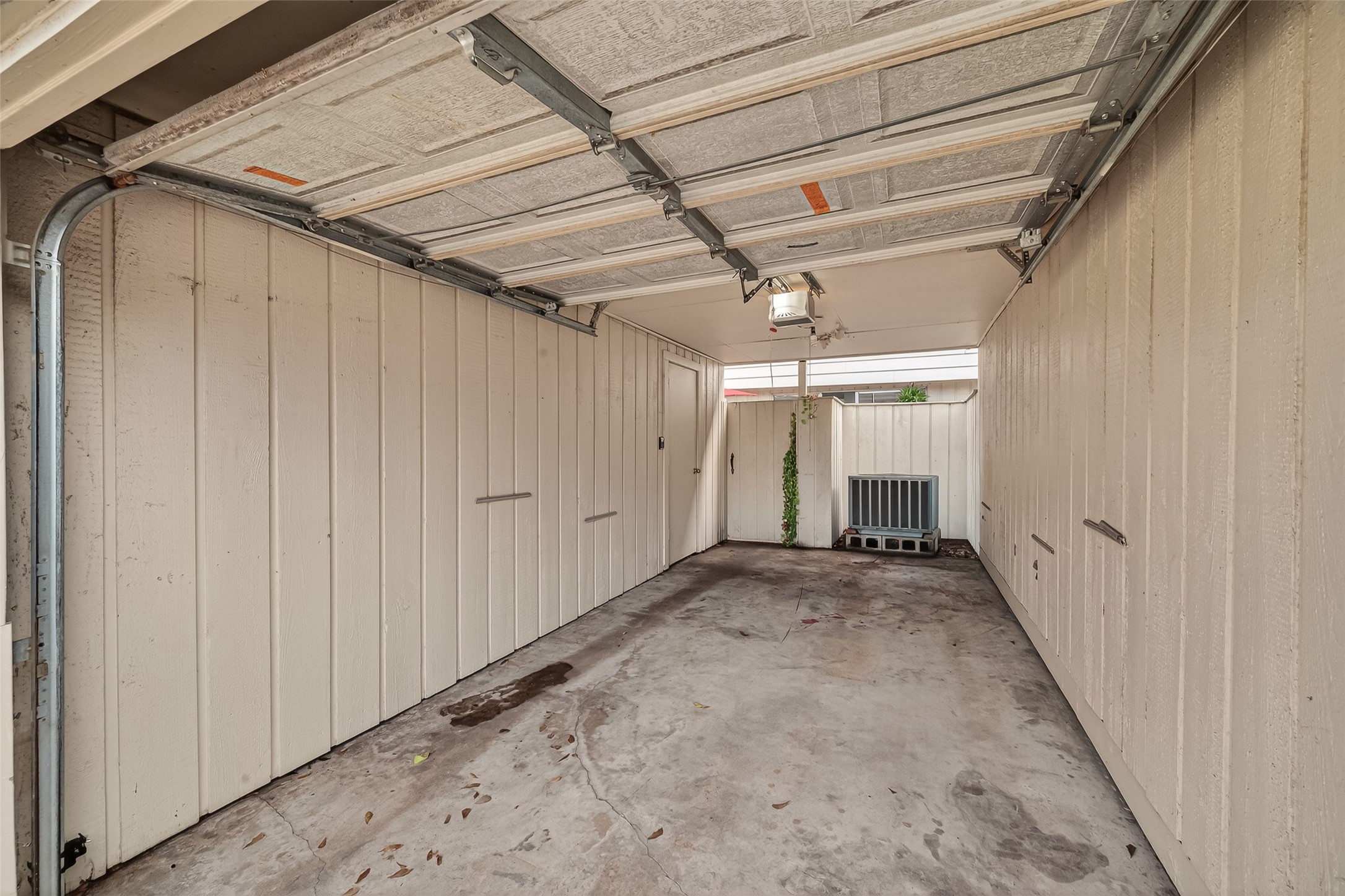 6404 Burgoyne Road, Unit 159 Houston, TX 77057 - Photo 12 of 39 Garage 1